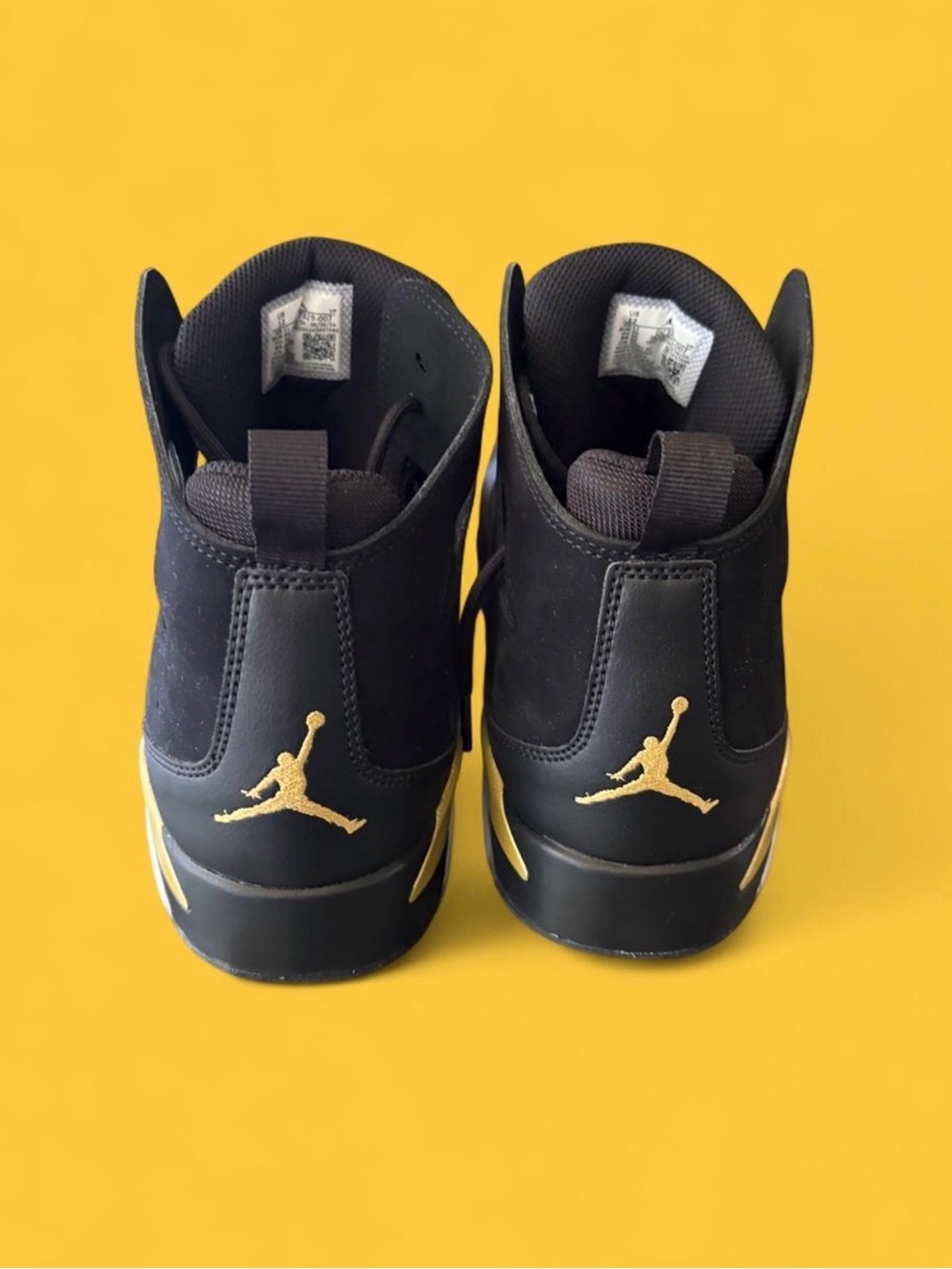 Nike Air Jordan - Black/Metallic Gold - Picture 3 of 8